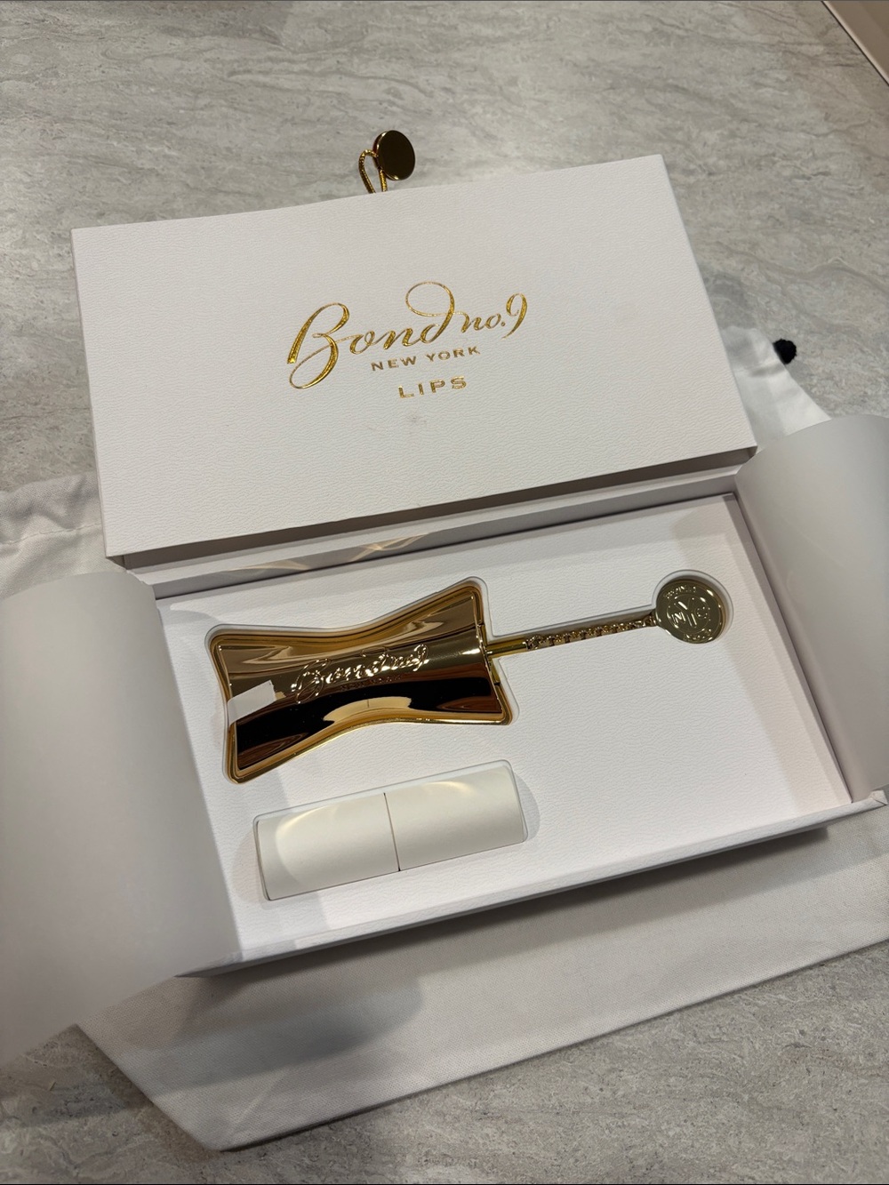 Bond No. 9 Gold Lip Spoon & White Case Set